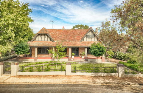 The Tudor House - Holiday Find 0