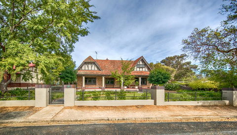 The Tudor House - Holiday Find 21