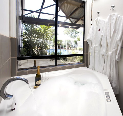 Majestic Oasis Apartments - Holiday Find 9