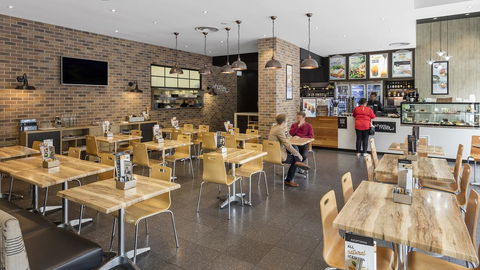 Oaks Adelaide Embassy Suites - Holiday Find 3