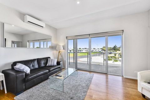 Aloha Waterfront Properties - Holiday Find 26