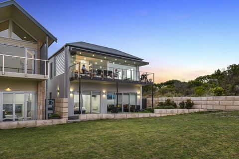 Aloha Waterfront Properties - Holiday Find 2