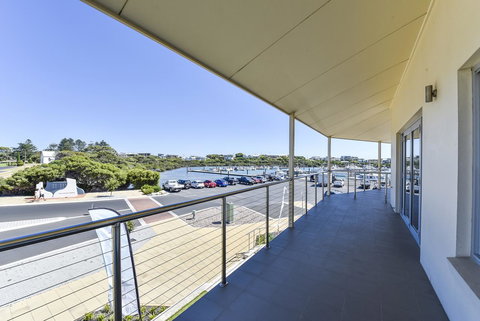 Aloha Waterfront Properties - Holiday Find 10