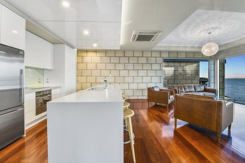 Aloha Waterfront Properties - Holiday Find 22