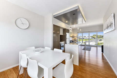 Aloha Waterfront Properties - Holiday Find 27