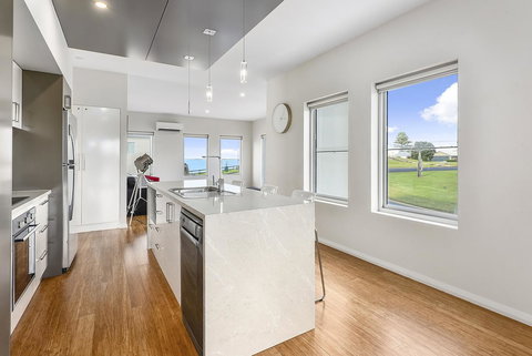 Aloha Waterfront Properties - Holiday Find 6