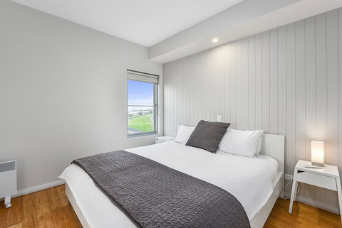 Aloha Waterfront Properties - Holiday Find 13