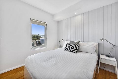 Aloha Waterfront Properties - Holiday Find 19