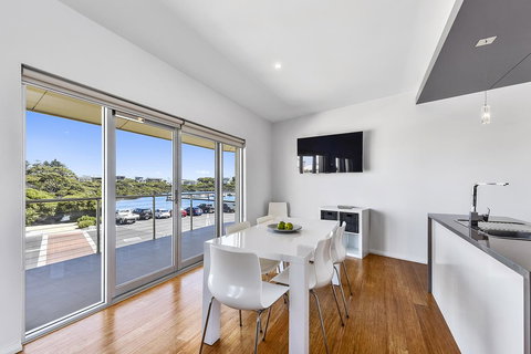 Aloha Waterfront Properties - Holiday Find 20