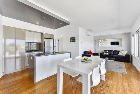 Aloha Waterfront Properties - Holiday Find 18