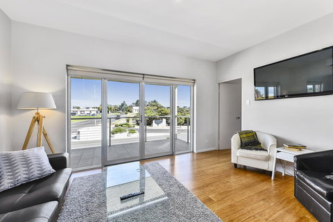 Aloha Waterfront Properties - Holiday Find 29