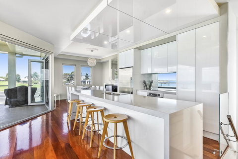 Aloha Waterfront Properties - Holiday Find 7