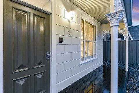 Aloha Central Luxury Apartments - Holiday Find 22