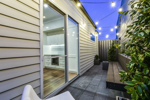 Aloha Central Luxury Apartments - Holiday Find 13