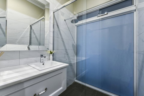 Aloha Central Luxury Apartments - Holiday Find 18