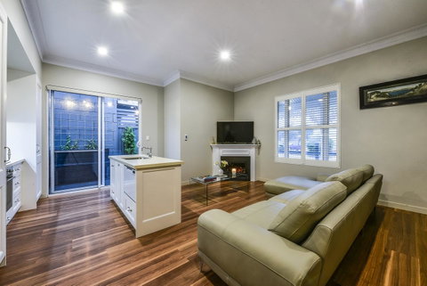 Aloha Central Luxury Apartments - Holiday Find 3