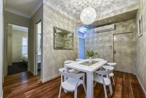 Aloha Central Luxury Apartments - Holiday Find 17