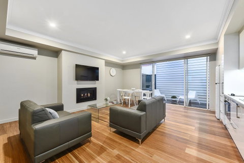 Aloha Central Luxury Apartments - Holiday Find 6