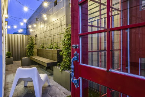 Aloha Central Luxury Apartments - Holiday Find 11