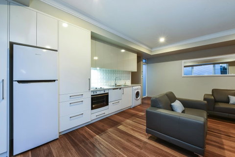 Aloha Central Luxury Apartments - Holiday Find 29