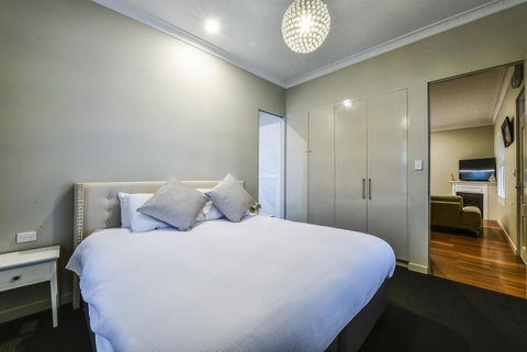 Aloha Central Luxury Apartments - Holiday Find 14