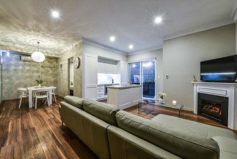 Aloha Central Luxury Apartments - Holiday Find 8
