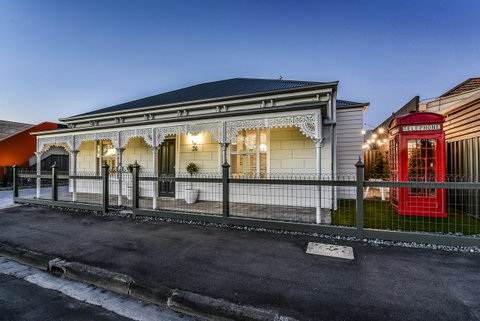 Aloha Central Luxury Apartments - Holiday Find 19