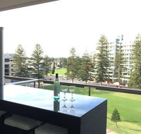 Beachside Luxury getaway in Glenelg - Holiday Find