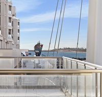 Glenelg Seaside Apartment - Holiday Find