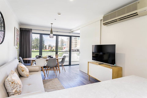 Heart Of Glenelg BnB - Holiday Find 8