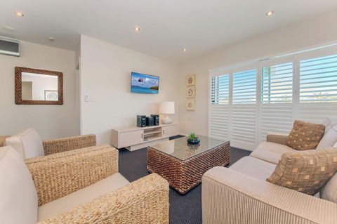 Pacific Blue 278-265 Sandy Pt Rd- Dual Key Access, Wifi, Linen And Air Conditioning - Holiday Find 4