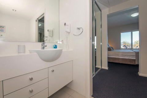Pacific Blue 278-265 Sandy Pt Rd- Dual Key Access, Wifi, Linen And Air Conditioning - Holiday Find 12