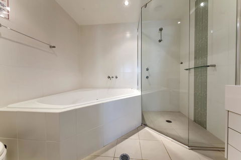 Pacific Blue 278-265 Sandy Pt Rd- Dual Key Access, Wifi, Linen And Air Conditioning - Holiday Find 11