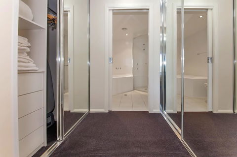 Pacific Blue 278-265 Sandy Pt Rd- Dual Key Access, Wifi, Linen And Air Conditioning - Holiday Find 13