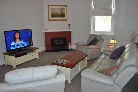 Jacaranda Cottage - Holiday Find 2
