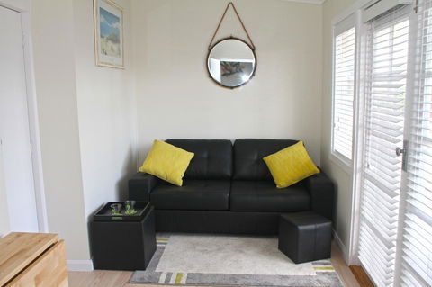 Smugglers Inn Studio Apartments - Holiday Find 11