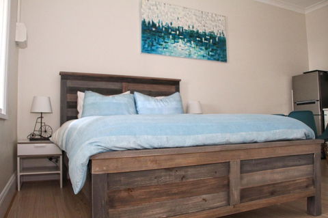 Smugglers Inn Studio Apartments - Holiday Find 0