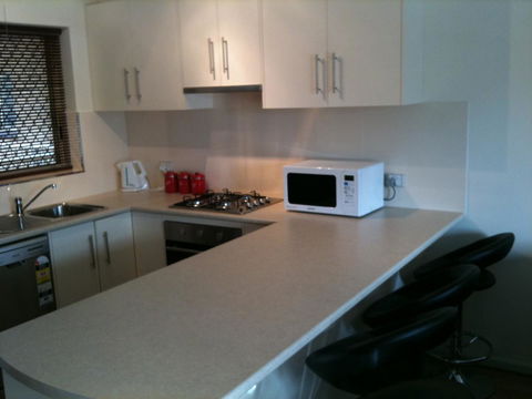 Adelaide - Semaphore Beach Front - Holiday Find 11