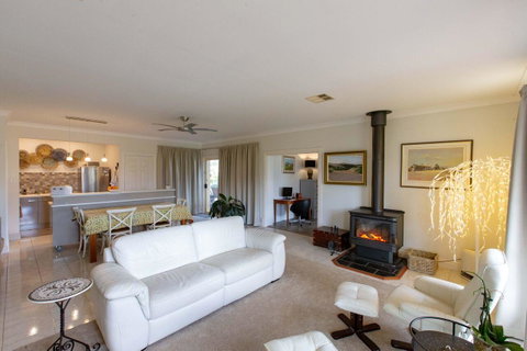 Angaston House - Holiday Find 2