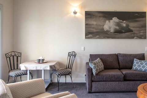 Angaston House - Holiday Find 8