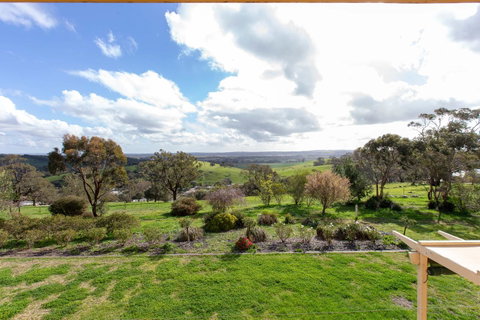 Angaston House - Holiday Find 9
