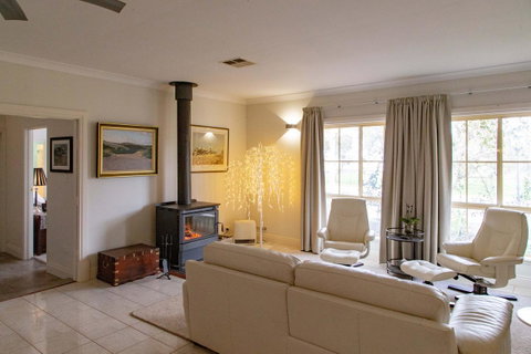 Angaston House - Holiday Find 5