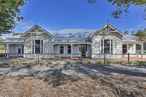 Grandview Accommodation - The Elm Tree Apartments - Holiday Find 30