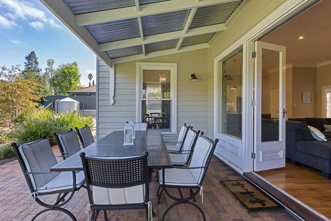 Grandview Accommodation - The Elm Tree Apartments - Holiday Find 27