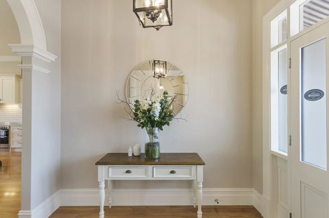 Grandview Accommodation - The Elm Tree Apartments - Holiday Find 23