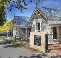 Grandview Homes Accommodation - The Adelaide - Holiday Find