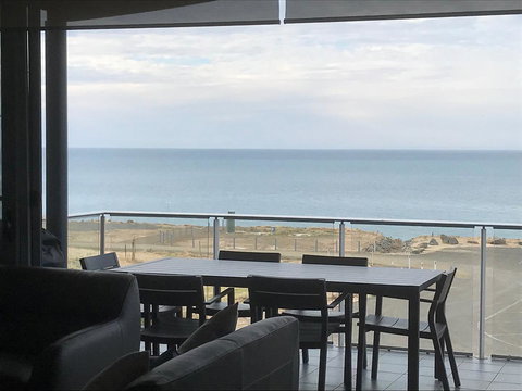 Penneshaw Oceanview Apartments - Holiday Find 2
