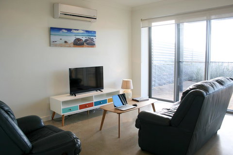 Penneshaw Oceanview Apartments - Holiday Find 11