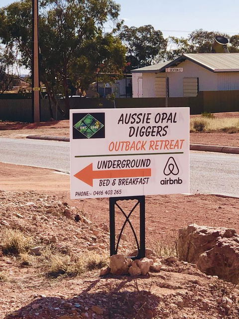 Aussie Opal Diggers Outback Retreat-Undergound - Holiday Find 24