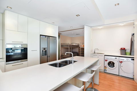 Breeze Beachfront Apartment - Holiday Find 6